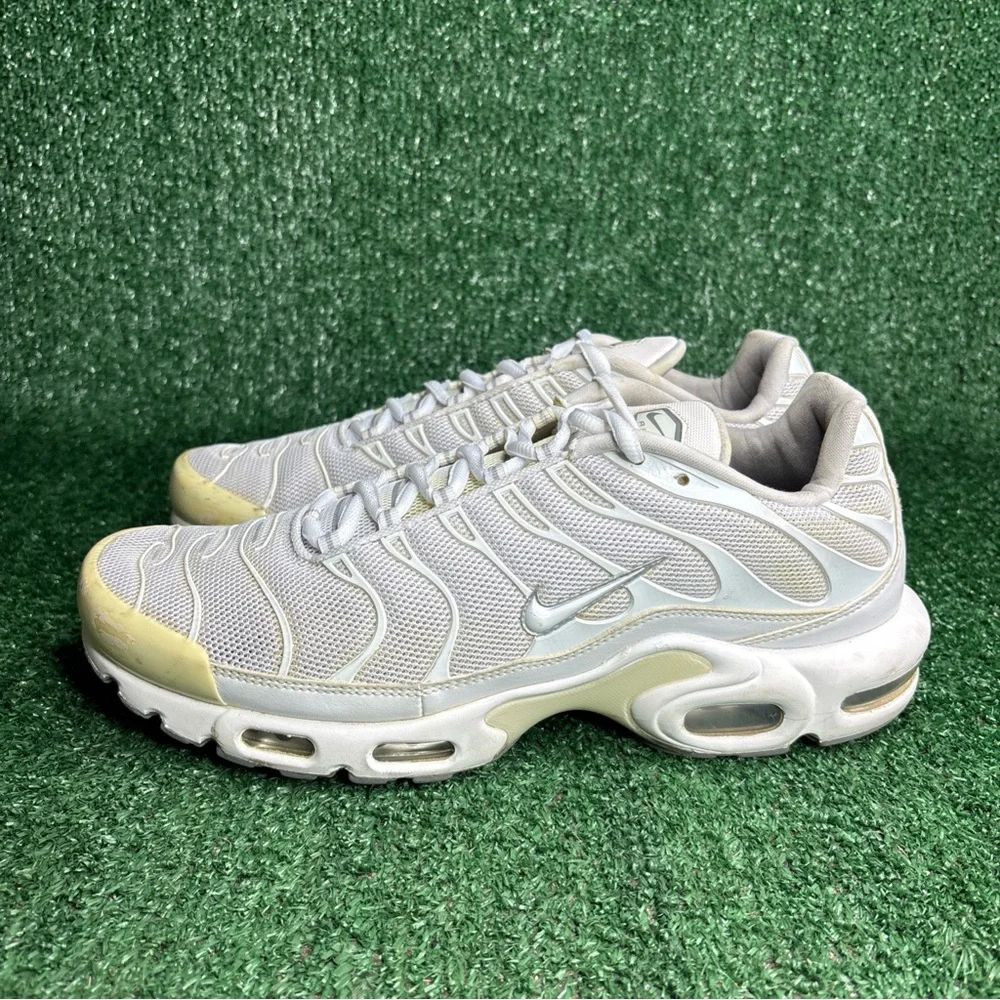 Nike Air Max Plus Casual Running Shoe Triple White  604133-139 Men’s Size‎ 11.5